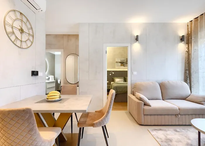 Posh - Luxury Pula